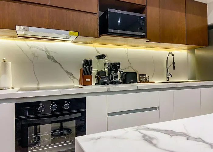 Excellent 2br Family Private Pool Garden Bbq Apartment